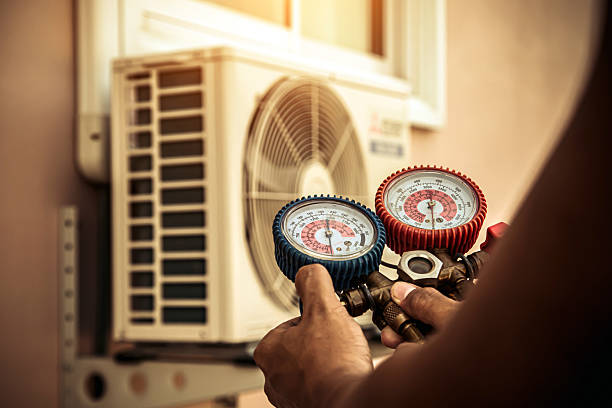 Professional Hvac technician working in Lithonia, GA